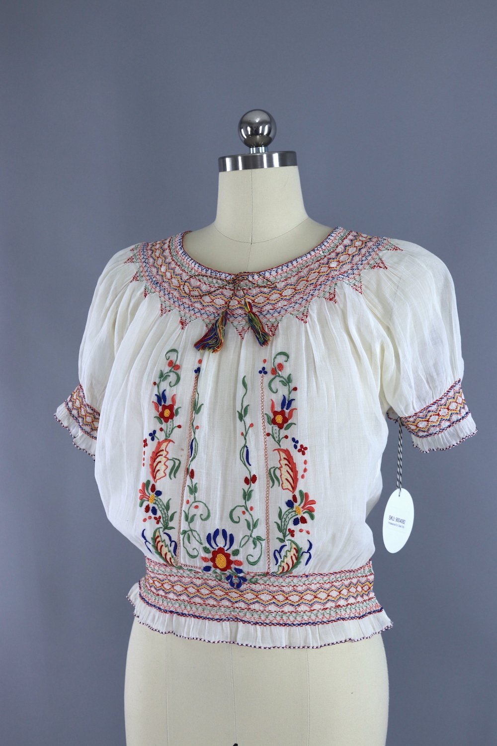 Vintage 1930s Embroidered Peasant Blouse / Red Floral Hungarian Embroi