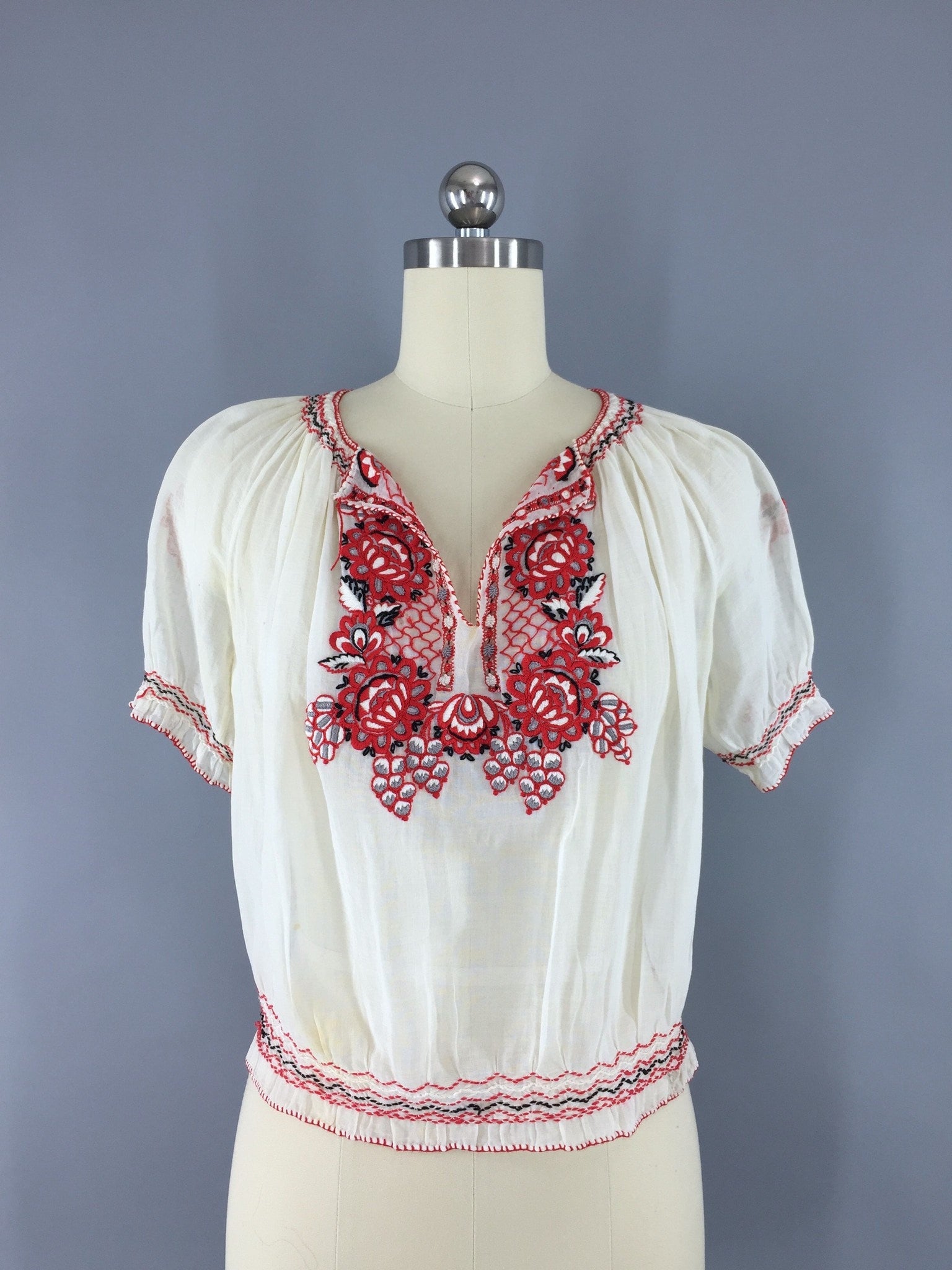 Vintage 1930s Peasant Blouse / Hungarian Embroidered
