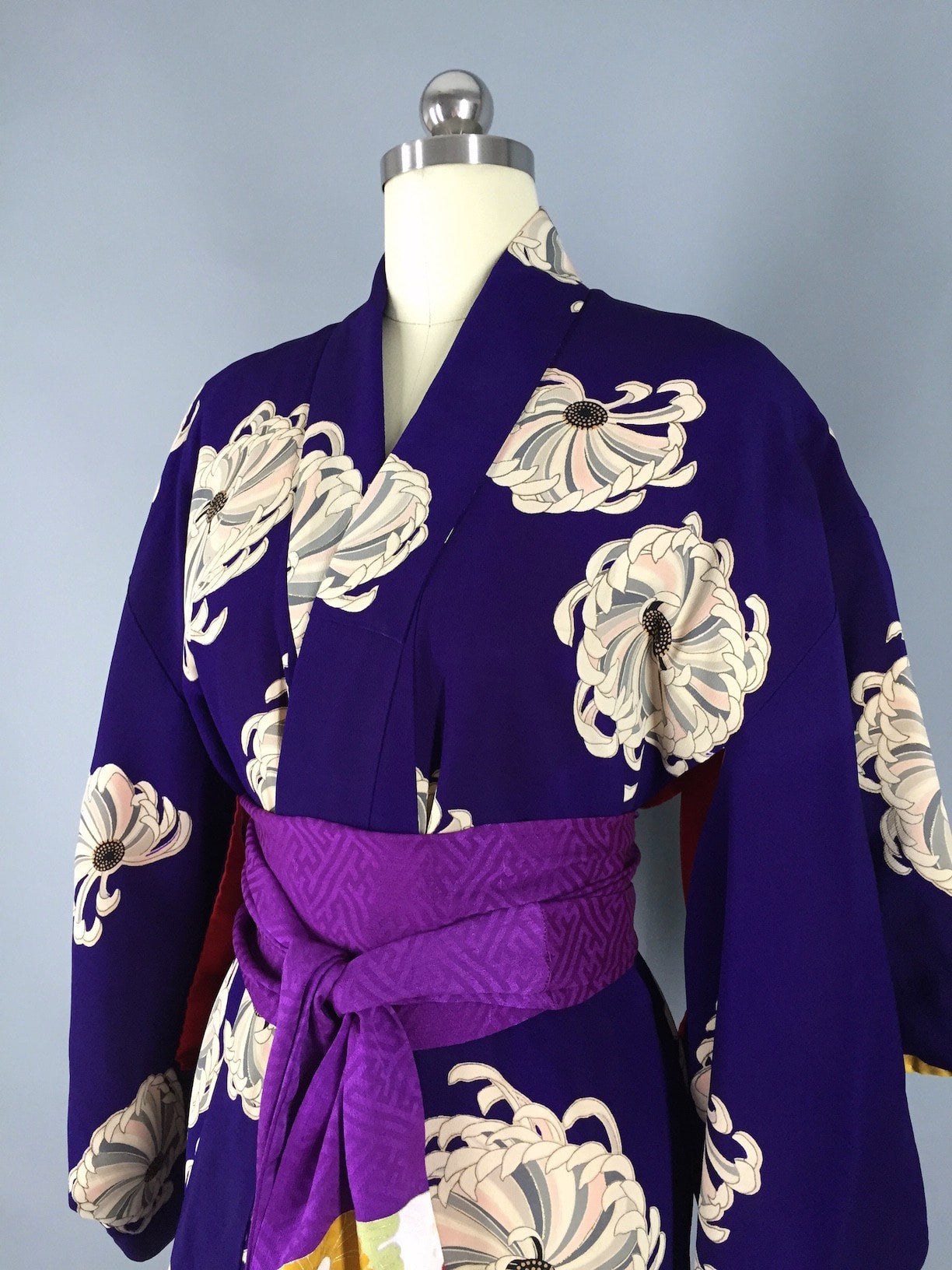 Vintage 1940s Silk Kimono Robe Purple Chrysanthemum