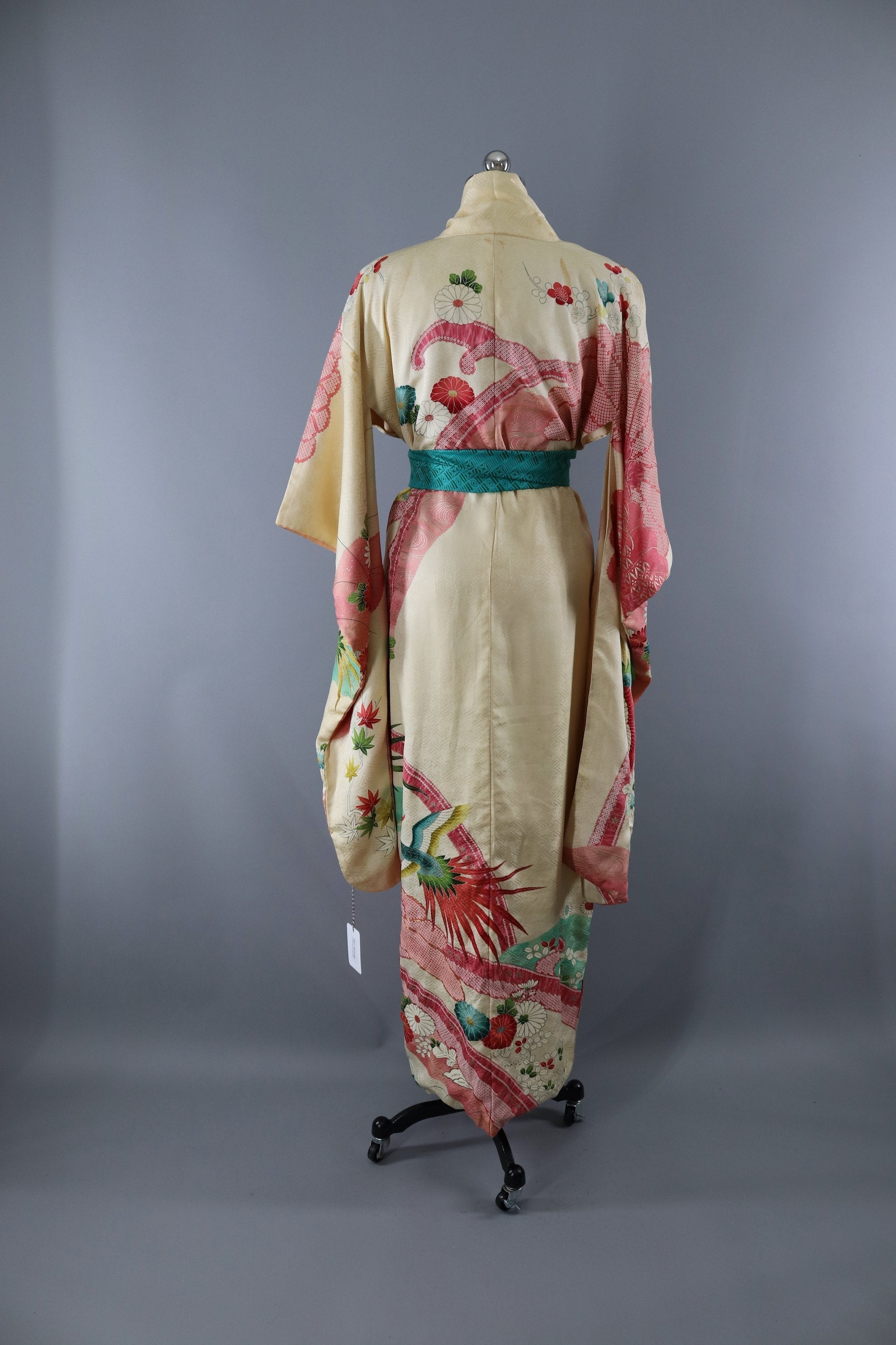 Vintage 1950s Silk Kimono Robe Furisode / Ivory & Pink Floral Peacocks