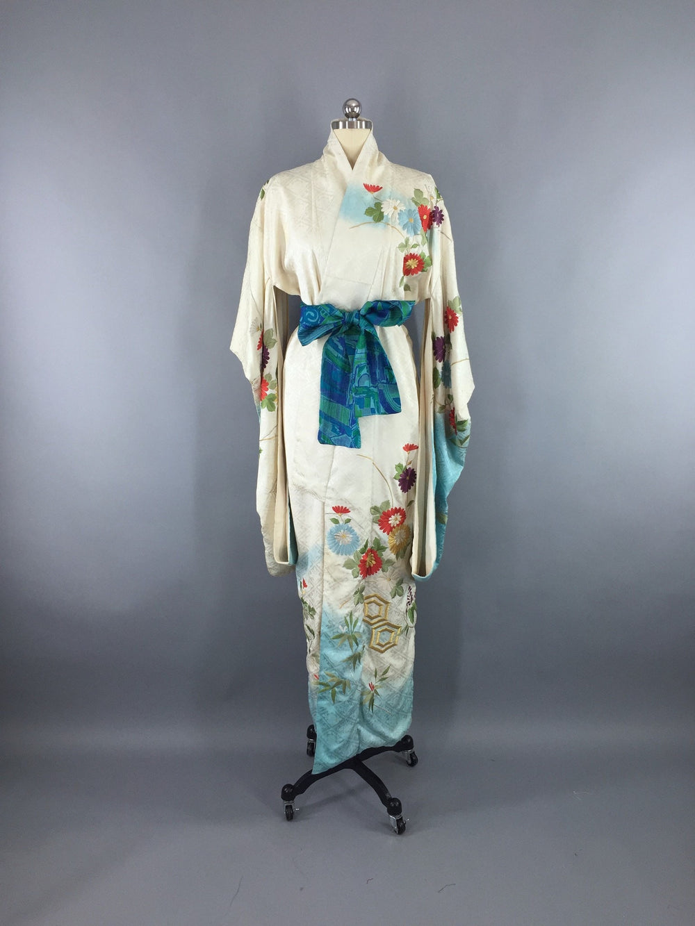 1950s Vintage Silk Kimono Robe / Embroidered Blue Ombre Floral