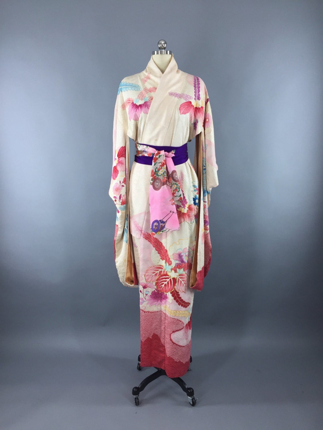 Vintage 1950s Silk Kimono Robe / Pink Floral Furisode – ThisBlueBird