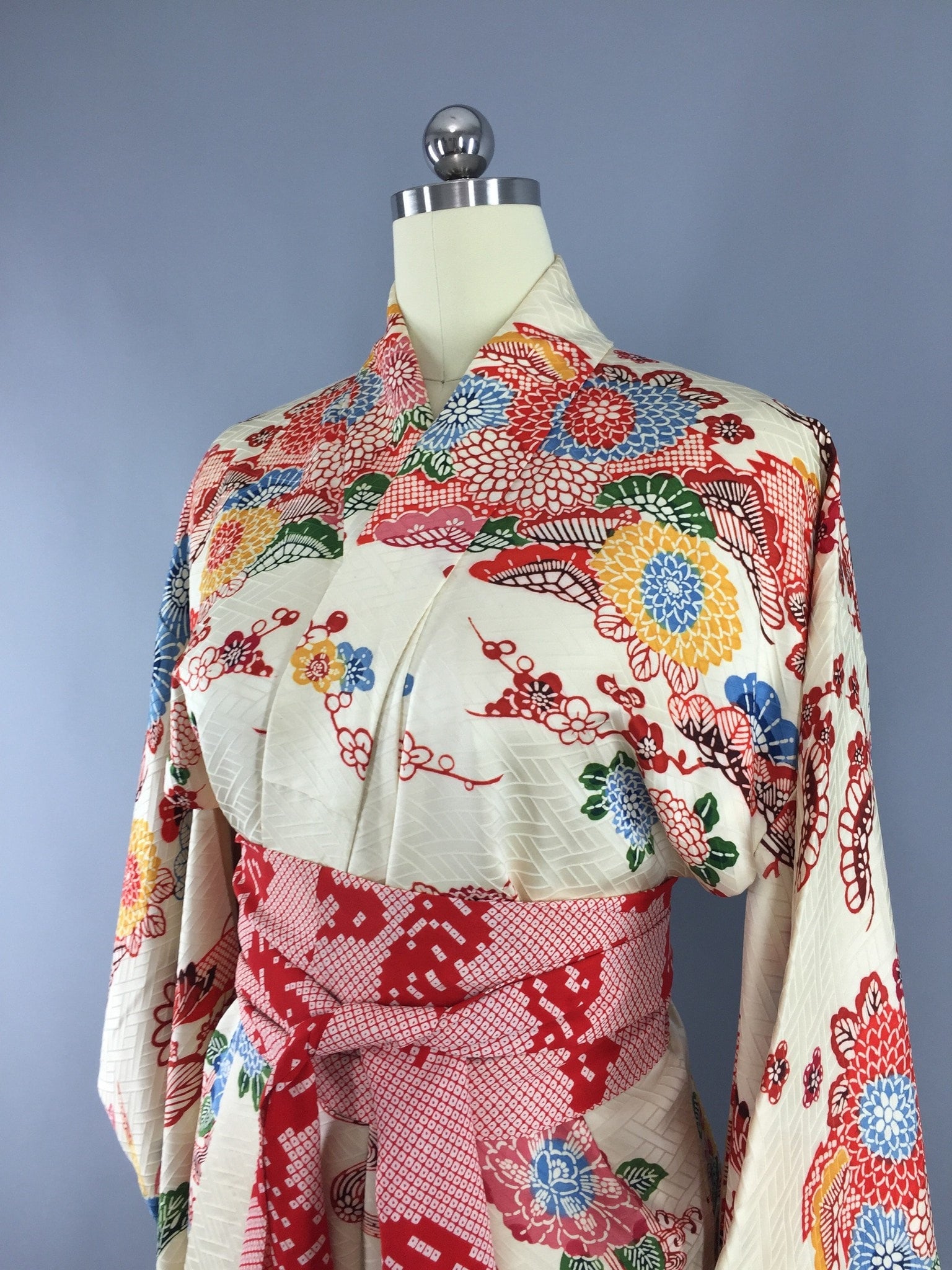 1950s Vintage Silk Kimono Robe / Ivory Red Shibori Floral Print