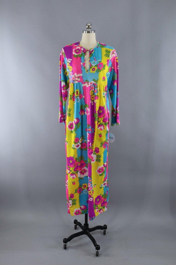 Vintage 1960s Mod Floral Print Nightgown