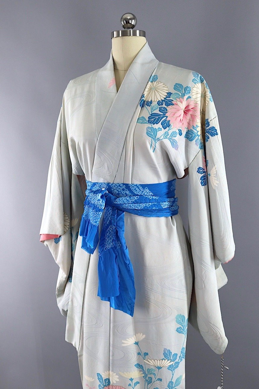 Vintage 1960s Silk Kimono Robe / Pale Blue & Pink Floral Chrysanthemum ...