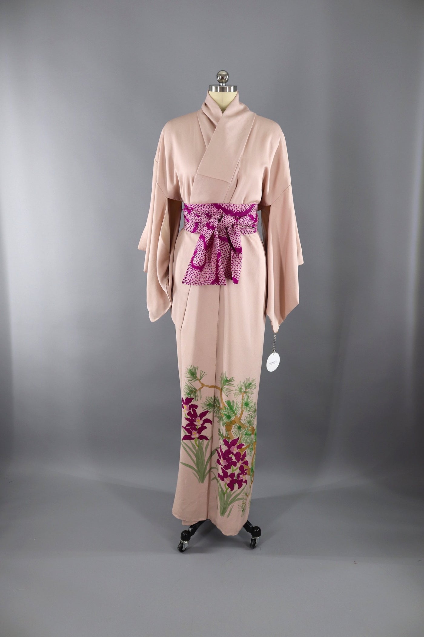 Vintage 1960s Silk Kimono Robe / Pale Pink Orchids Floral Pine Trees P ...