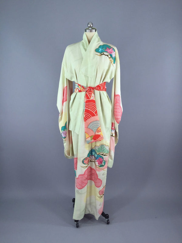 Vintage 1960s Vintage Silk Kimono Robe Furisode / Dressing Gown Robe