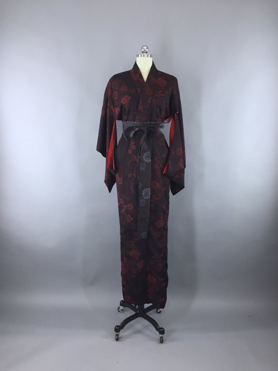 Vintage 1960s Vintage Silk Kimono Robe / Omeshi Black & Red Floral ...