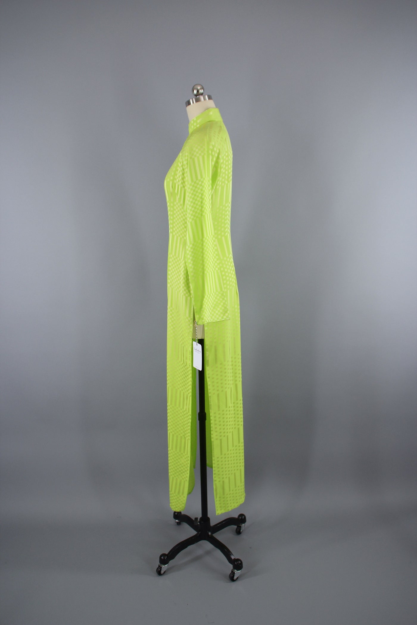 Vintage 1970s Ao Dai Vietnamese Dress / Lime Green – ThisBlueBird