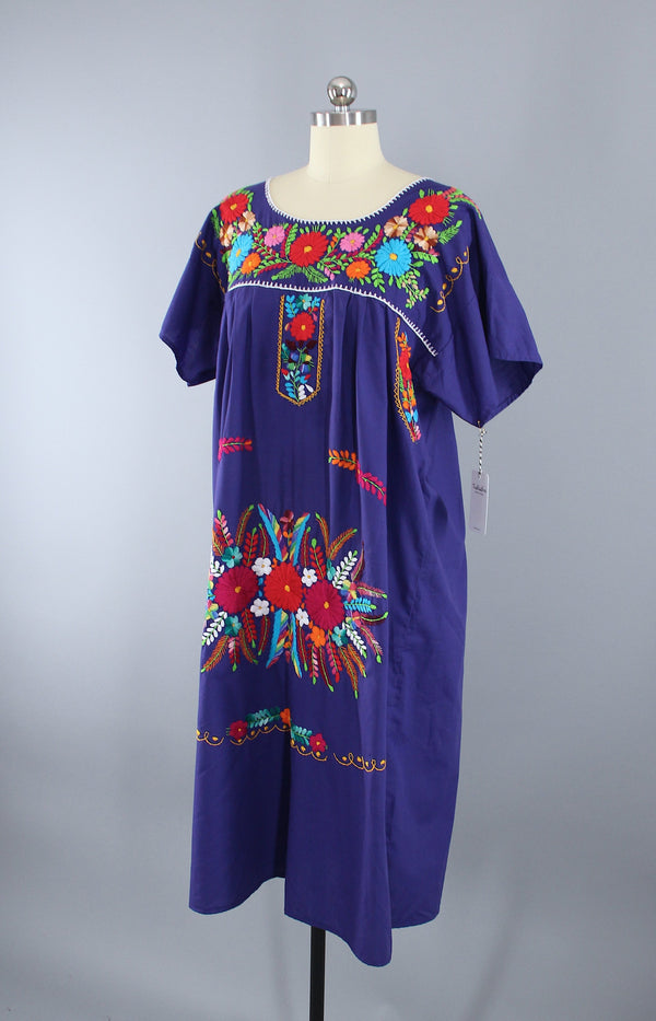 Vintage 1970s Purple Mexican Oaxacan Embroidered Caftan Dress
