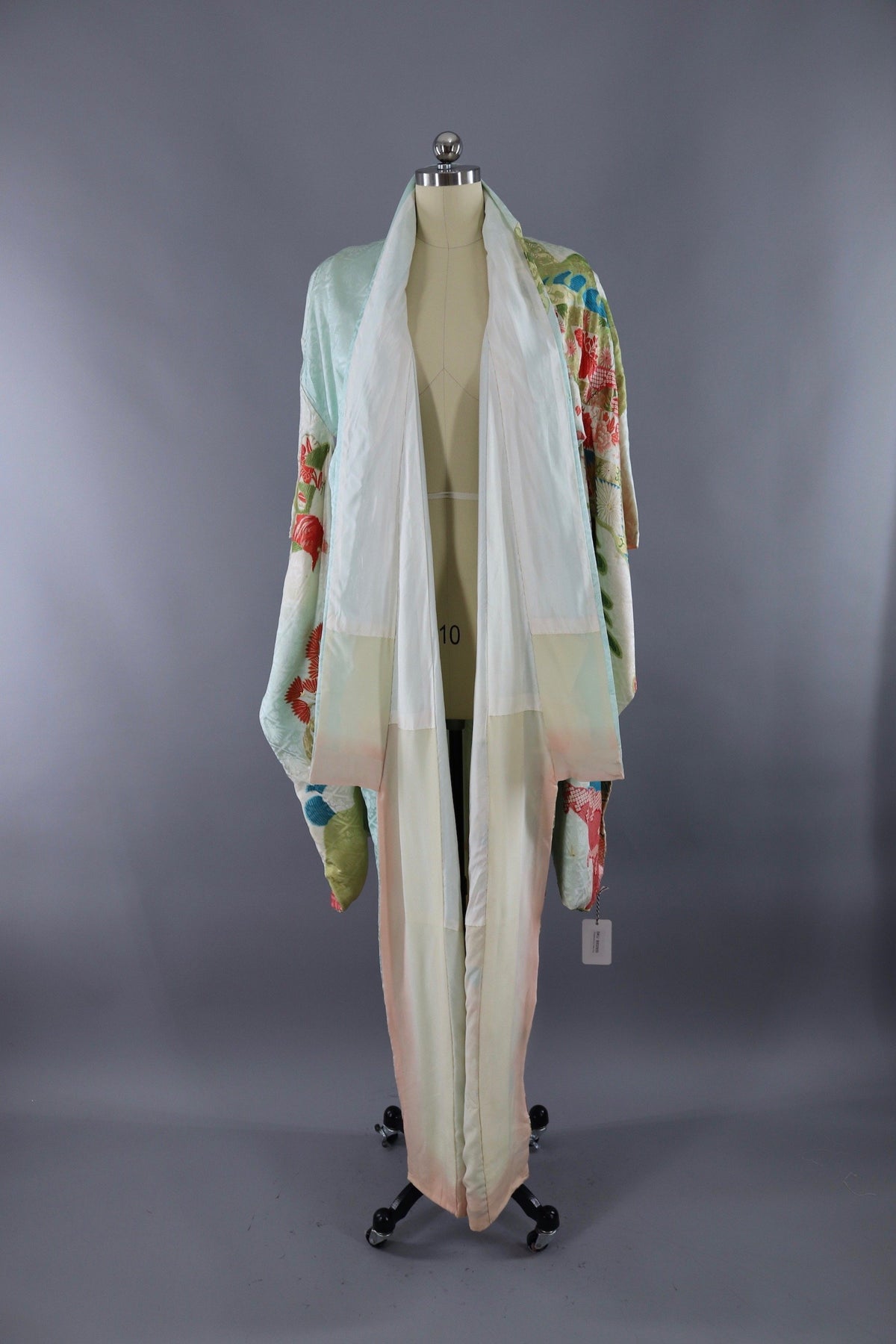 Vintage Silk Kimono Robe / Pale Blue Floral Embroidery – ThisBlueBird