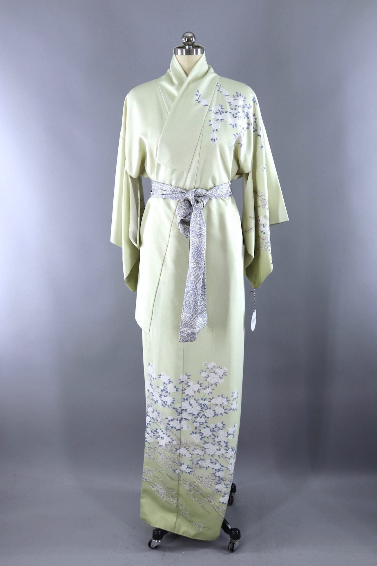 Vintage Silk Kimono Robe / Pale Spring Green and Blue Floral – ThisBlueBird