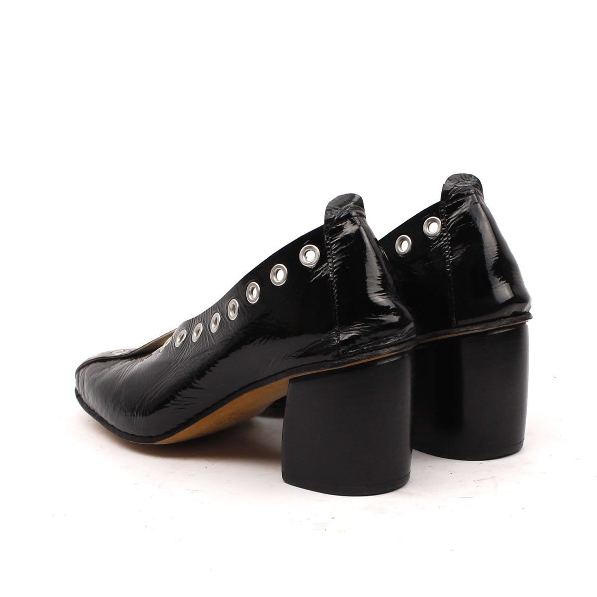 1) leather pump with studs -