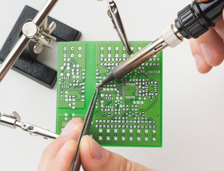 Electronic Engineering.jpg__PID:ca1d8508-02b7-4082-a297-97cb28d4888c