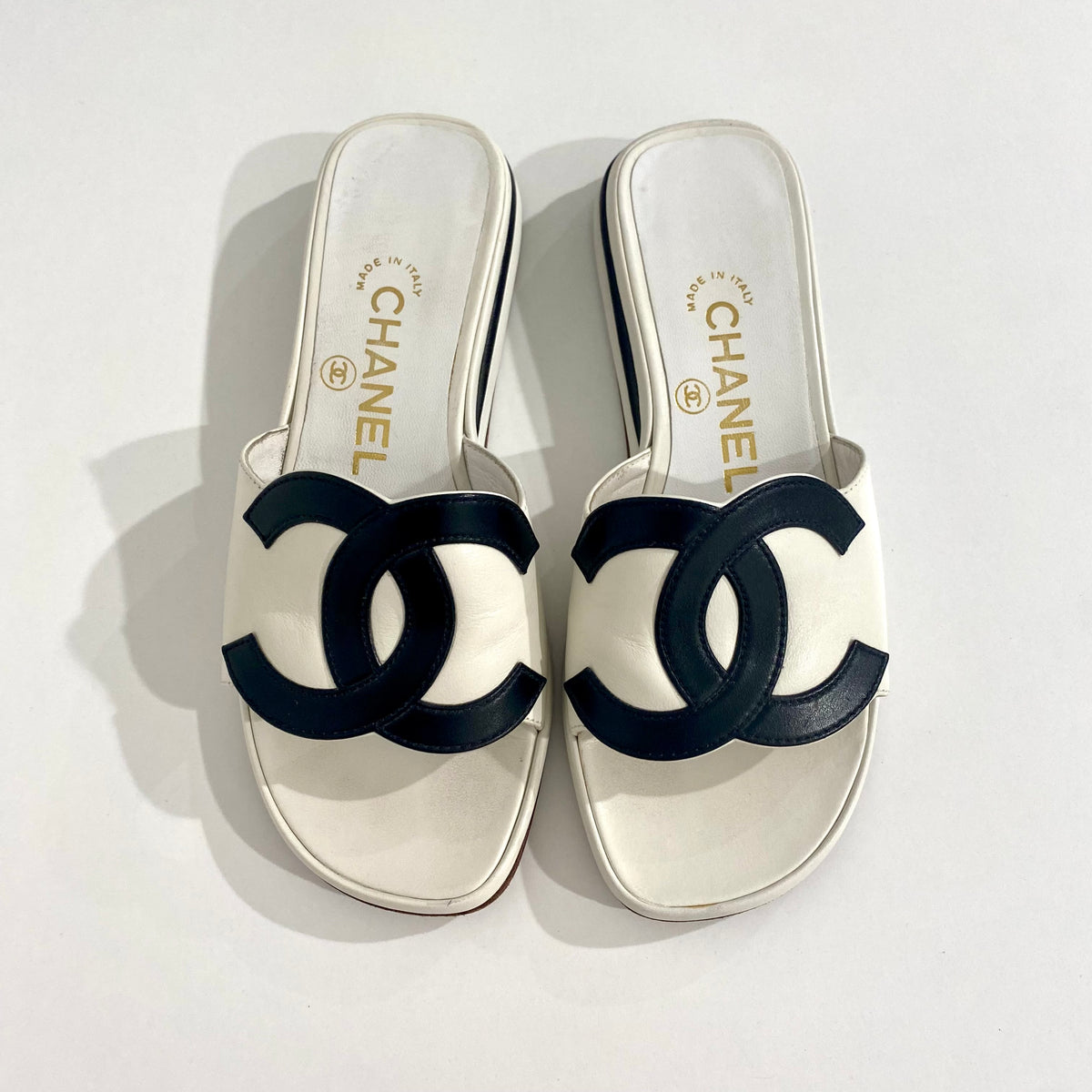 Chanel Vintage CC Slide Sandals – Dina C's Fab and Funky Consignment ...