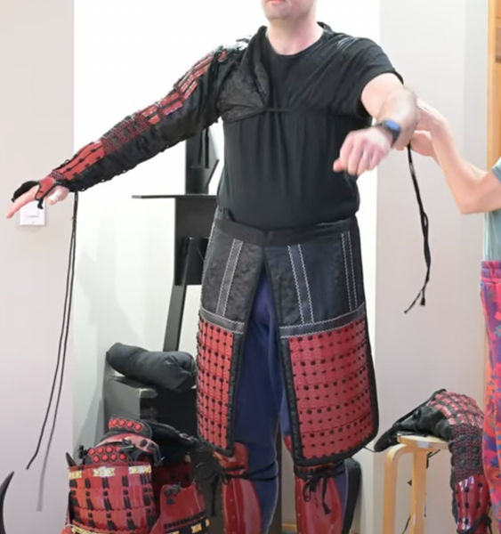How to wear samurai armor kote