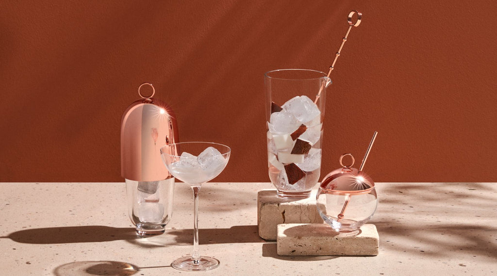 La serie Hepburn di NUDE, una gamma di cocktail con coupeglass, shaker, mixing glass e alchemy glass