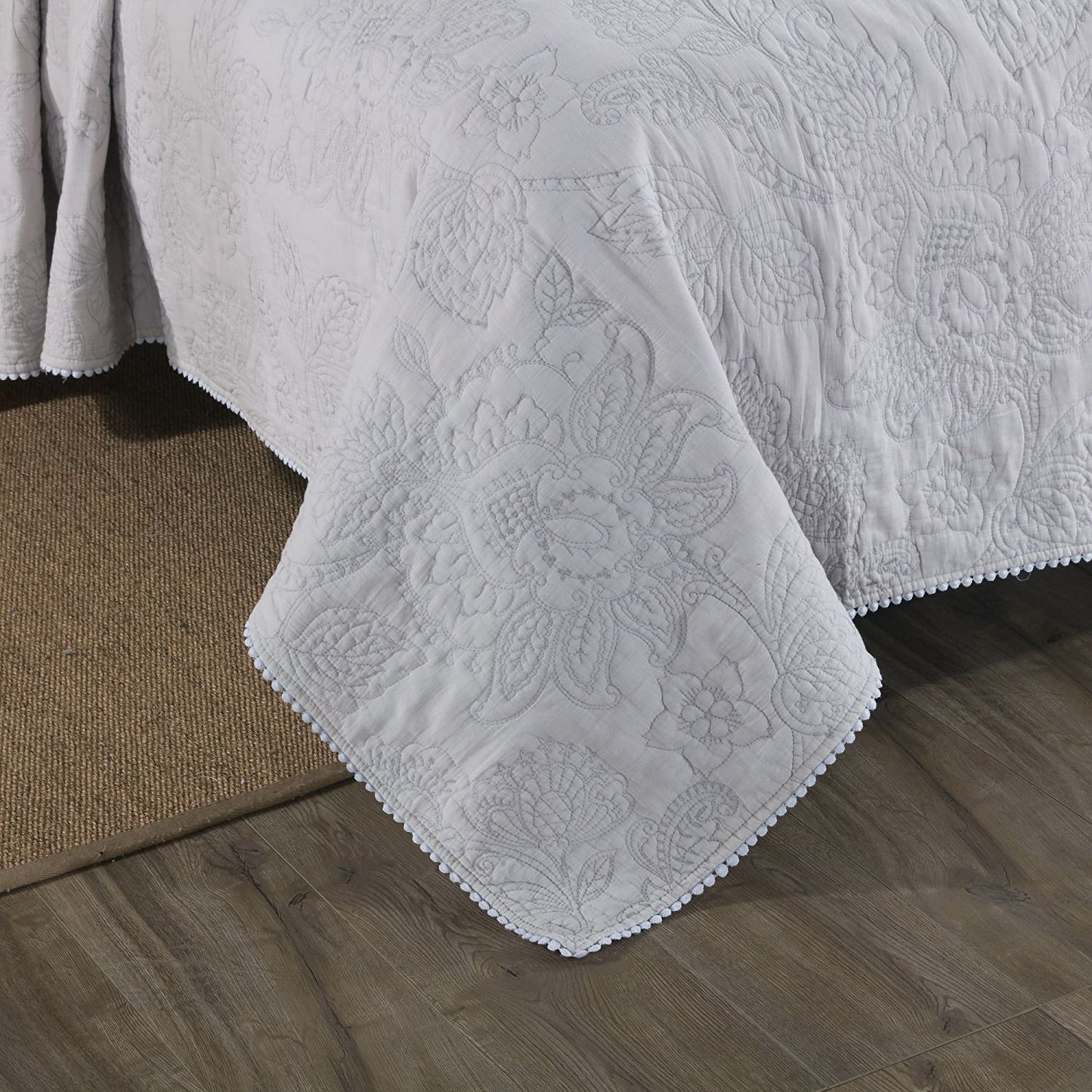 Soft Stone-Washed Floral Design Quilt Set
