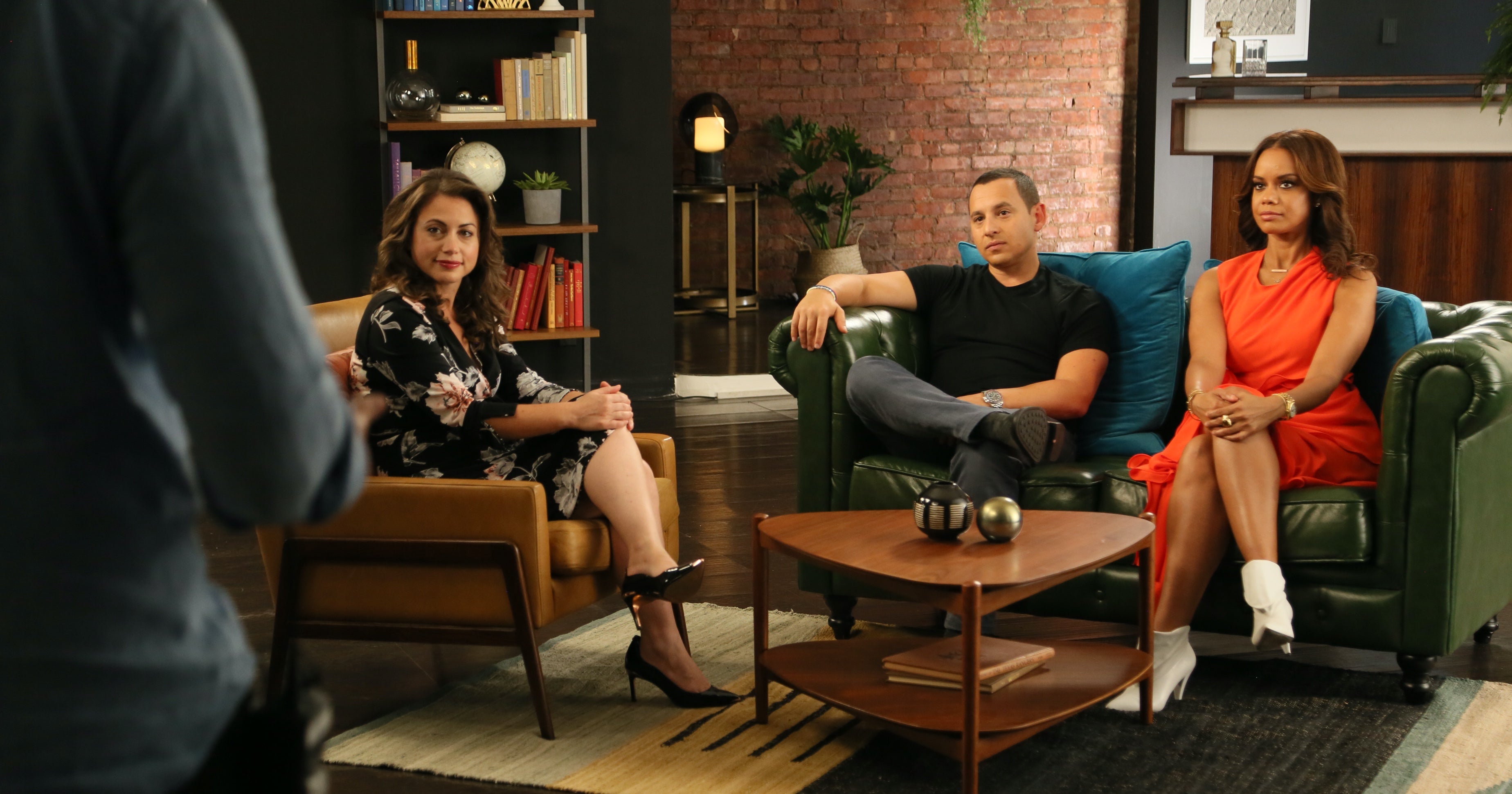 Three mentors sit on sofas listening to a pitch by an off-camera entrepreneur in the series I Quit