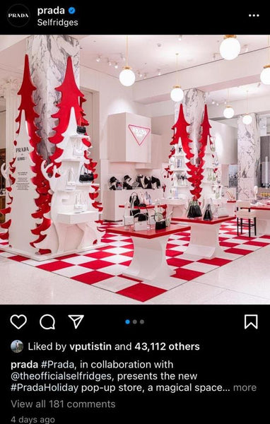 Idée de post instagram de Prada pour les fêtes, montrant un étalage de magasin pour les fêtes