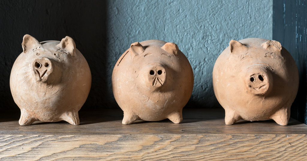 3个破旧的赤陶储蓄罐:面向新成立的中小企业的商业银行产品