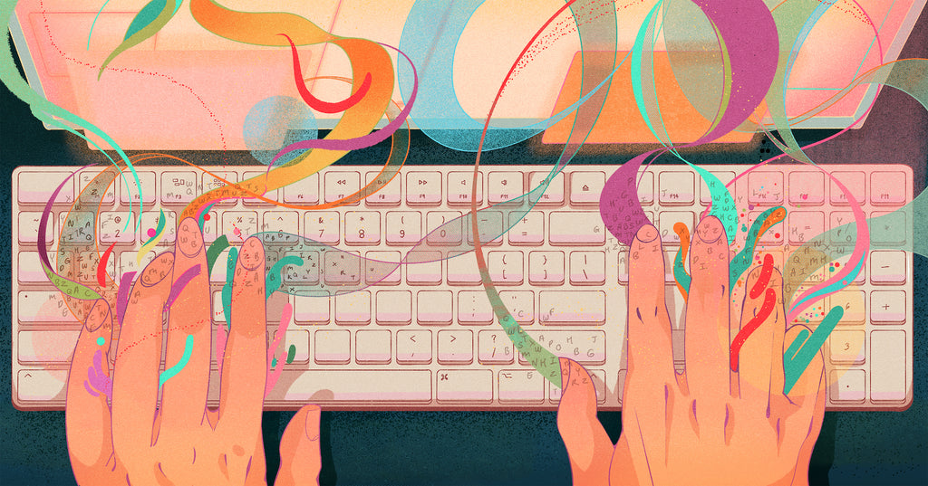 一个女人的手在键盘上，为她的拷贝选择合适的单词。