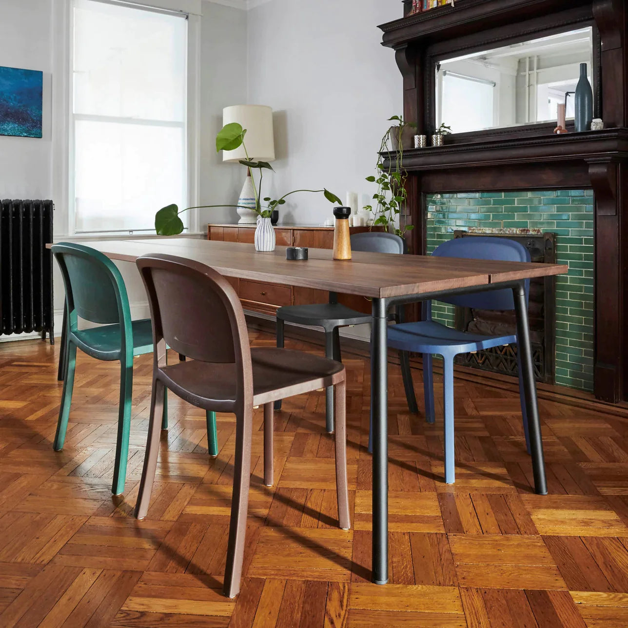 A casual dining room decorated with modern furnishings