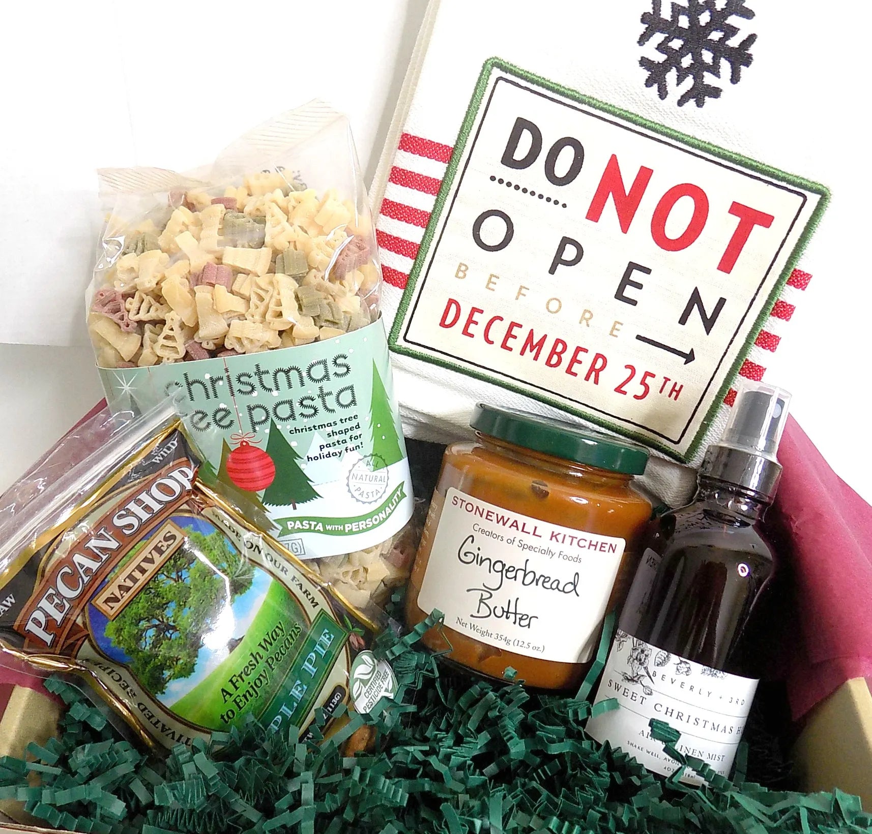 Product photo of Christmas crate products including pasta and gingerbread butter