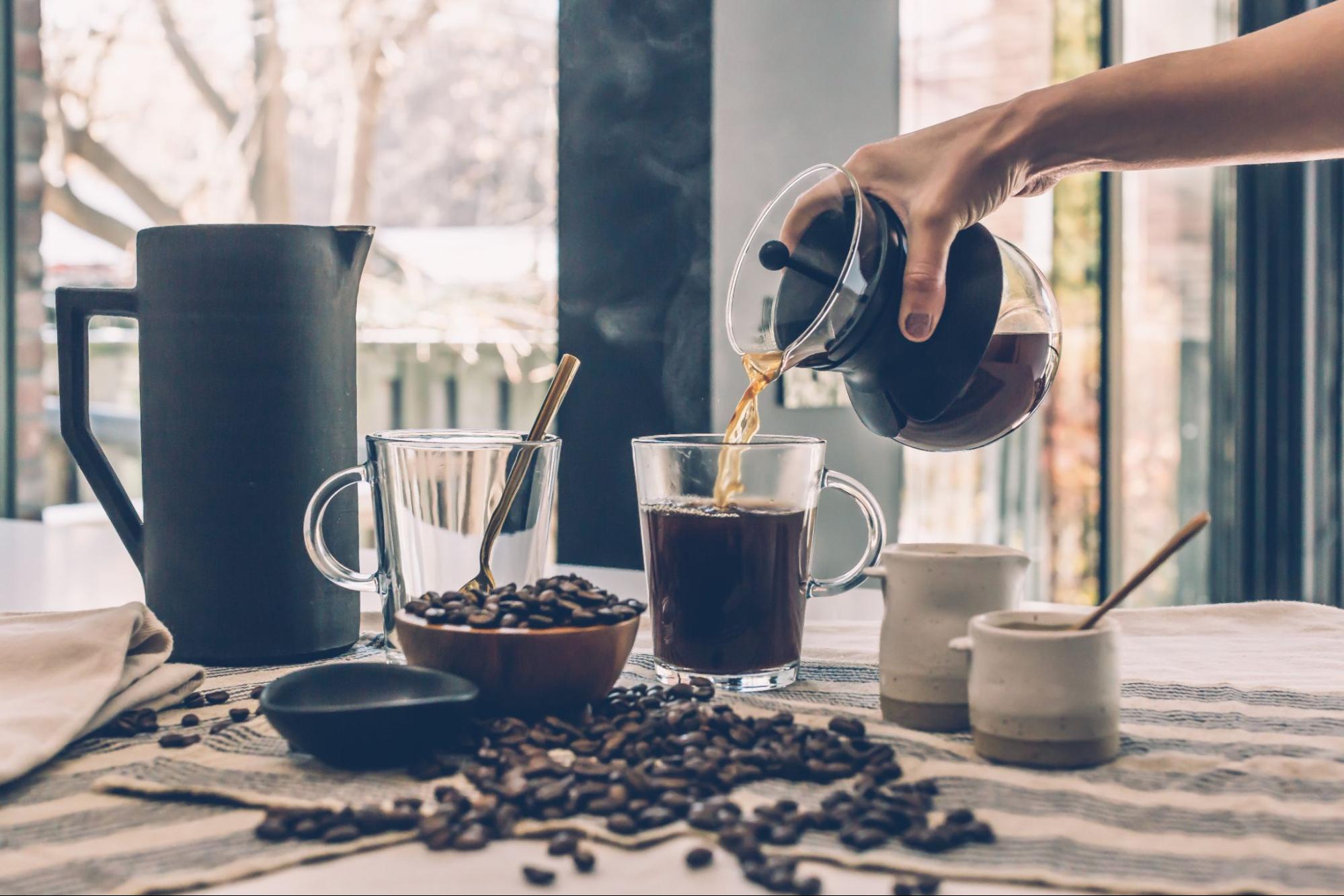 barista-pouring-coffee