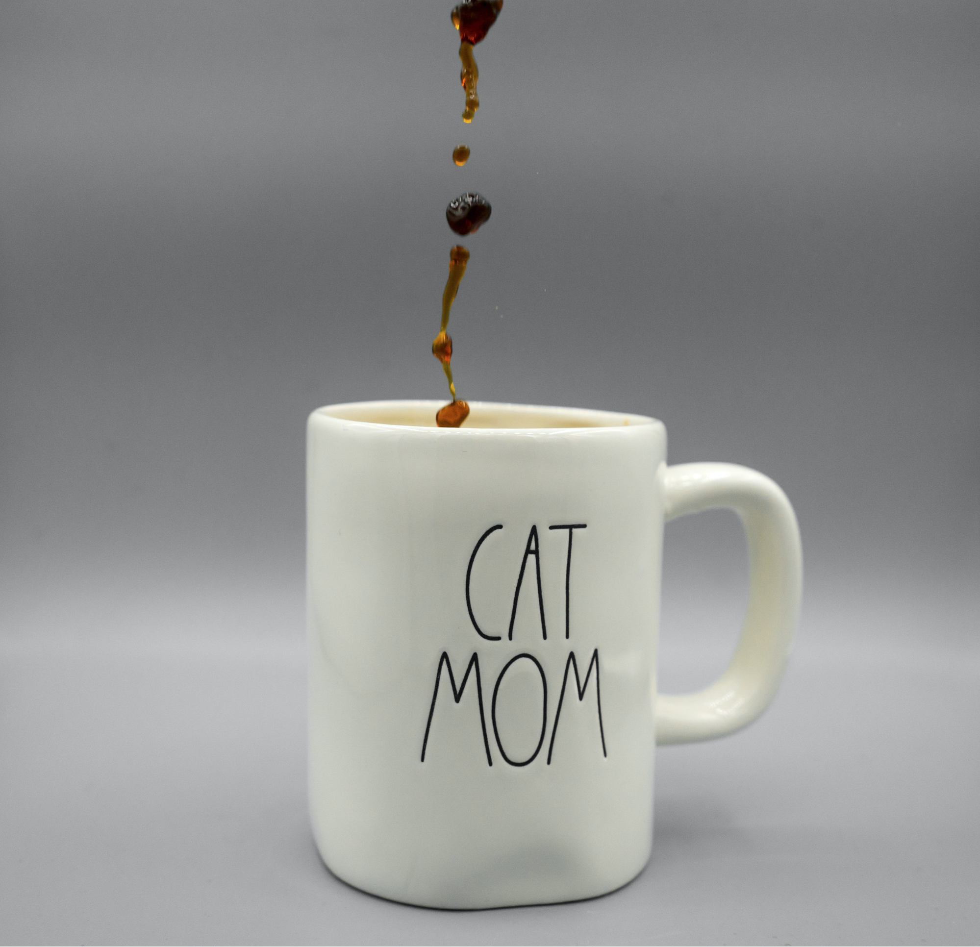 Mug with text that reads Cat Mom