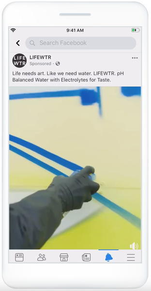 Capture d'écran d'une campagne publicitaire de LIFEWTR sur Facebook