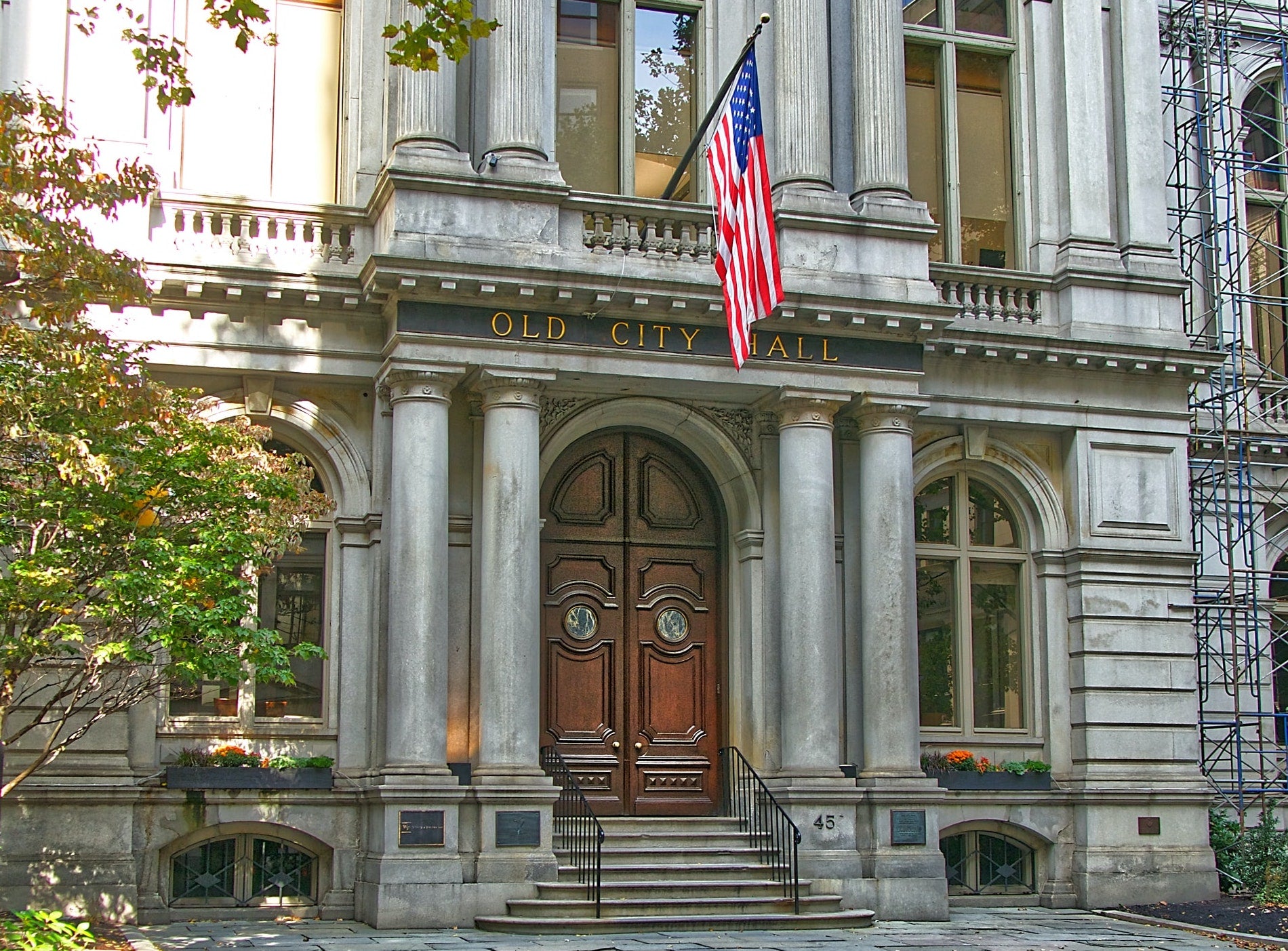 A city hall in America showing where to register a business