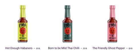 productfoto’s van flesjes hot sauce met een consistente beeldverhouding