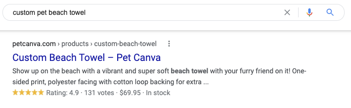 مثال على لقطة شاشة لـ SERP من Google تعرض مقتطفات منسقة مع تصنيفات 4.9 نجوم من 5 ، وعدد الأصوات ، والسعر ، وتوافر المخزون 