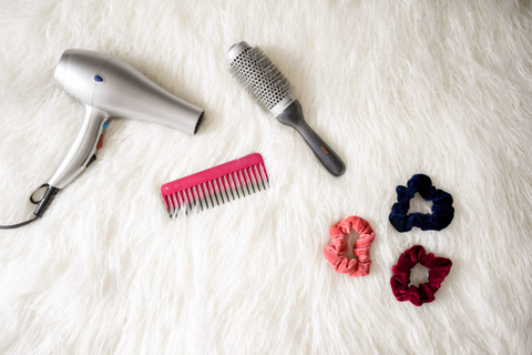 hair dyer with combs and scunchies