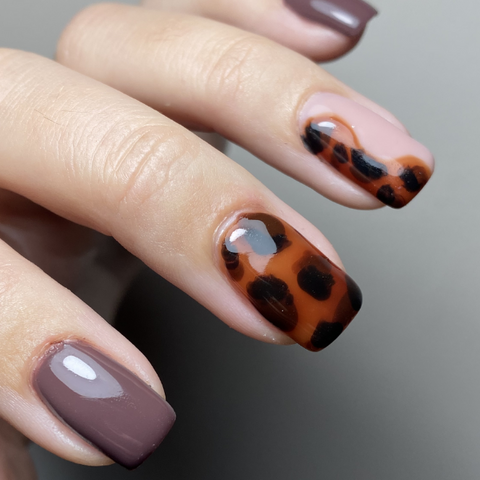 Tortoiseshell nails