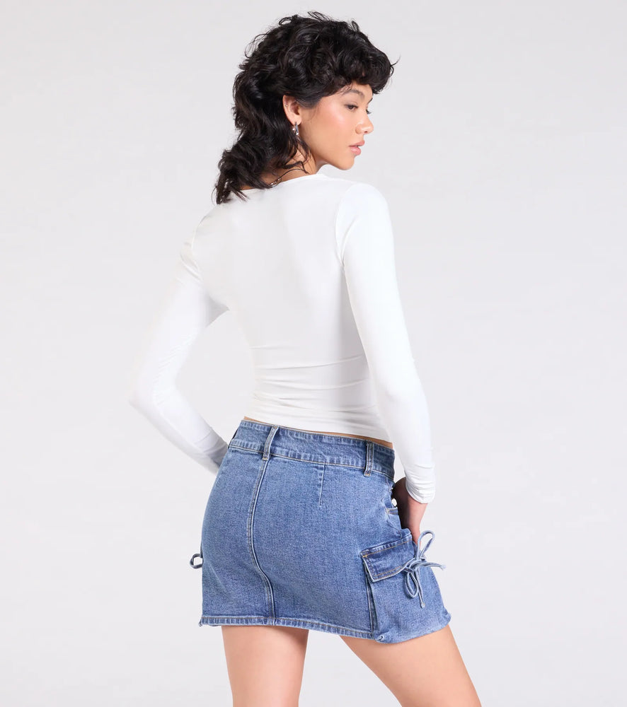 Start With The Basic V-Neck Crop Top in White