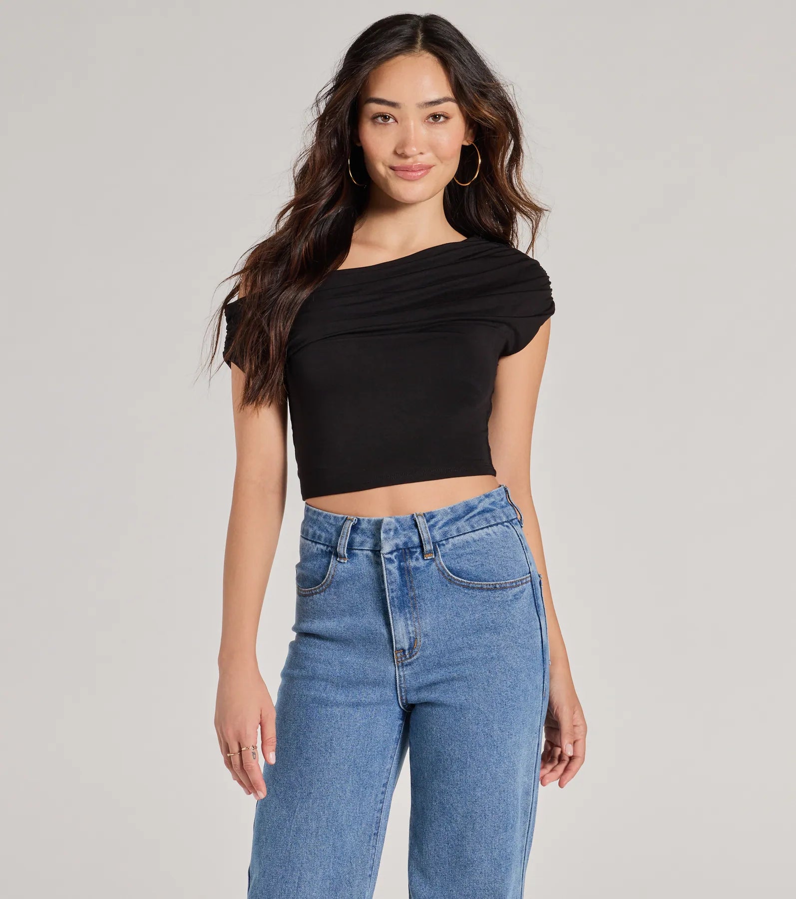 Modern Chic One-Shoulder Crop Top in Black