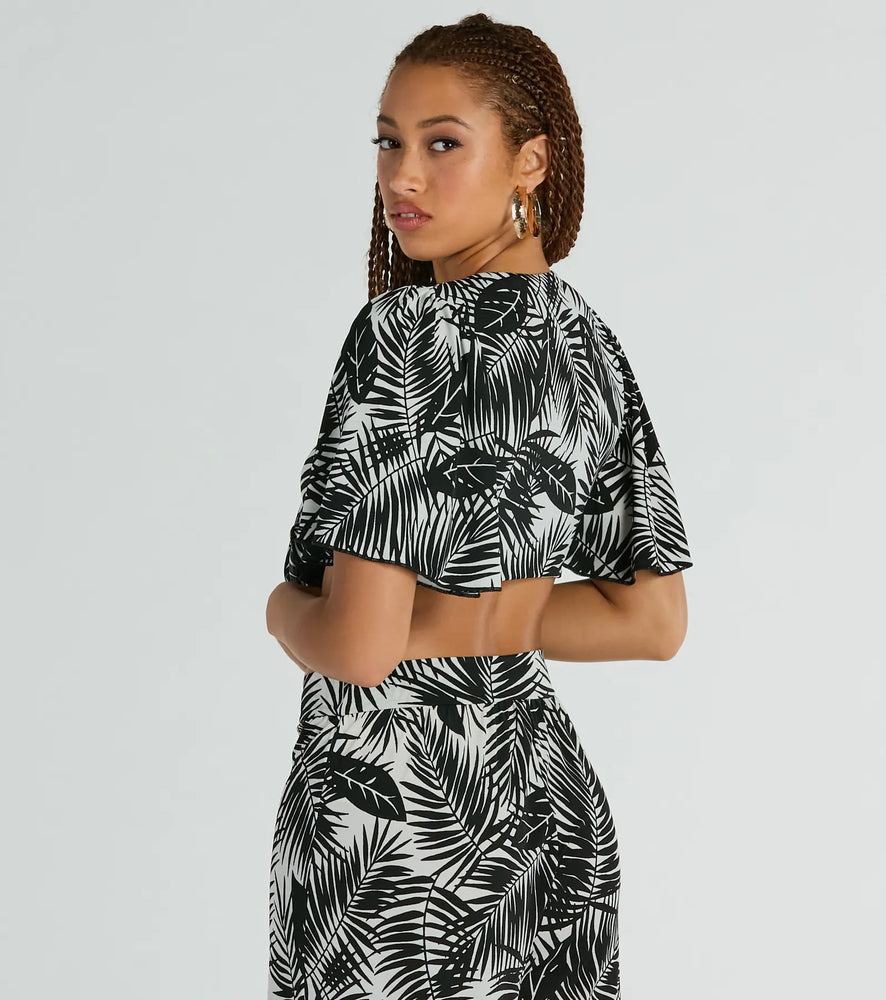 Time For Vacay Tie Front Tropical Crop Top in Black/white