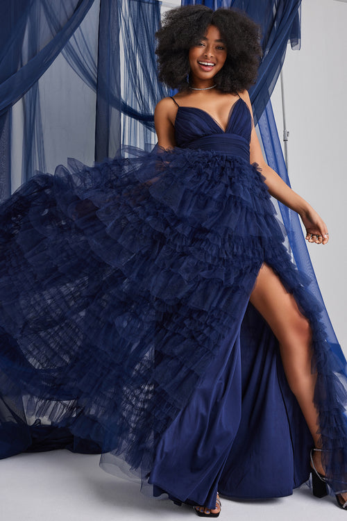 Designer blue embroidery gown | Vestidos de fiesta largos, Vestidos de  noche largos, Vestido de baile