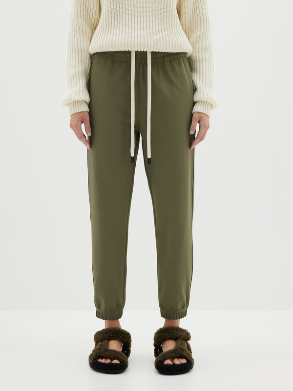 stretch twill tapered pant in khaki