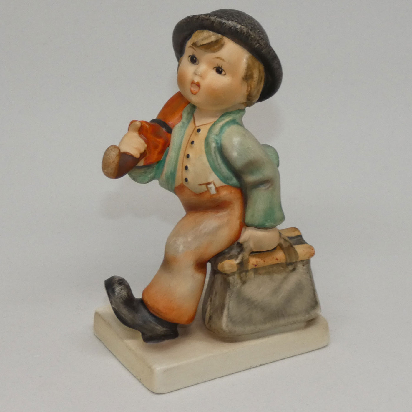 HUM11 Hummel figurine Merry Wanderer – Antiques