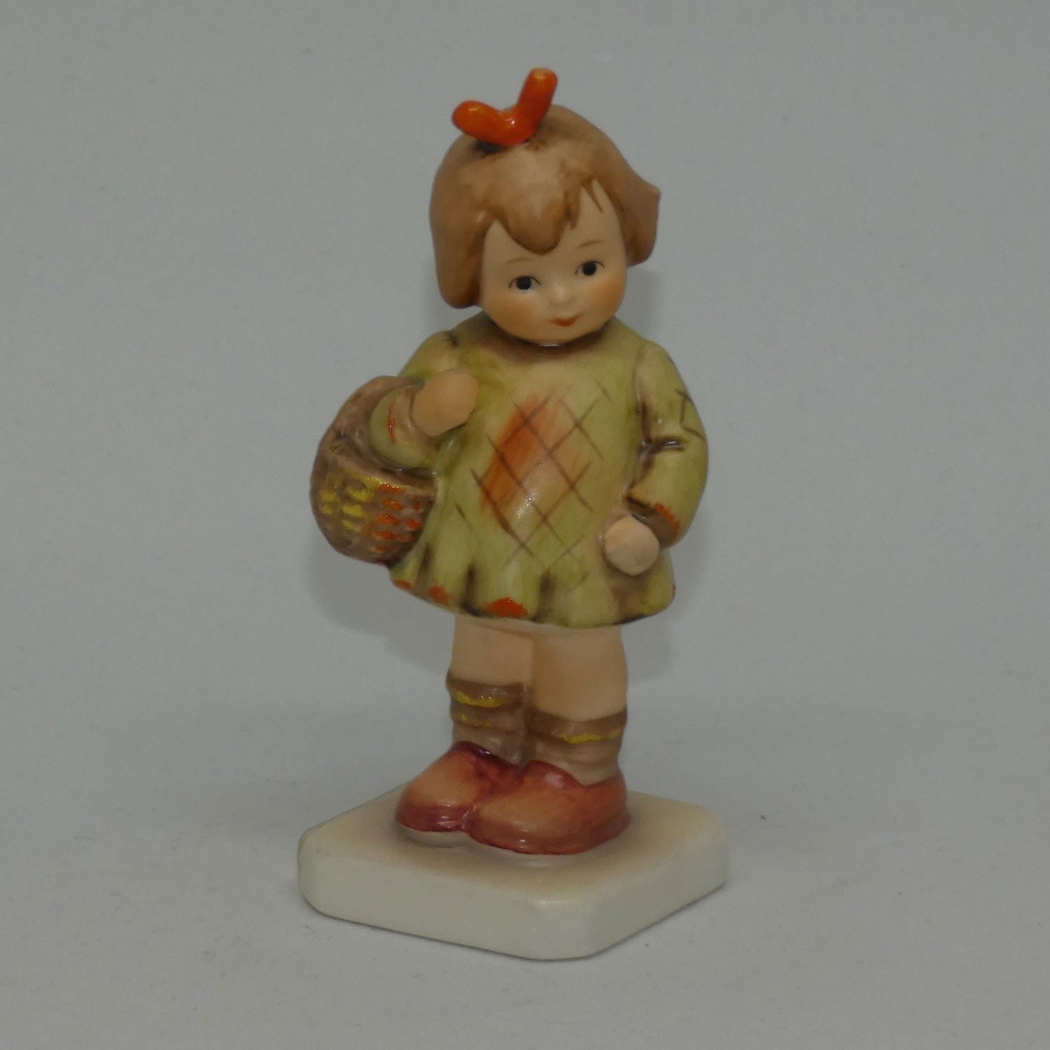 HUM479 MI Hummel figurine I Brought You a Gift – Roundabout Antiques