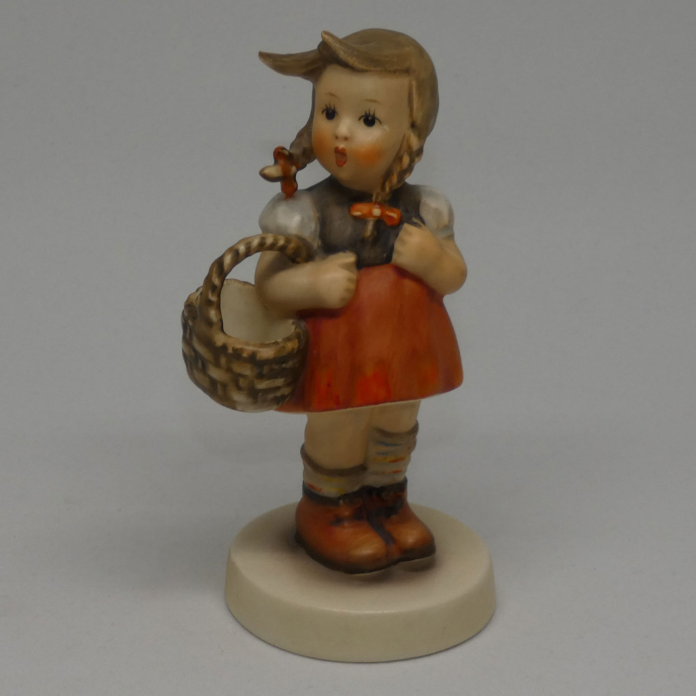 HUM96 MI Hummel figurine Little Shopper TMK4 – Roundabout Antiques