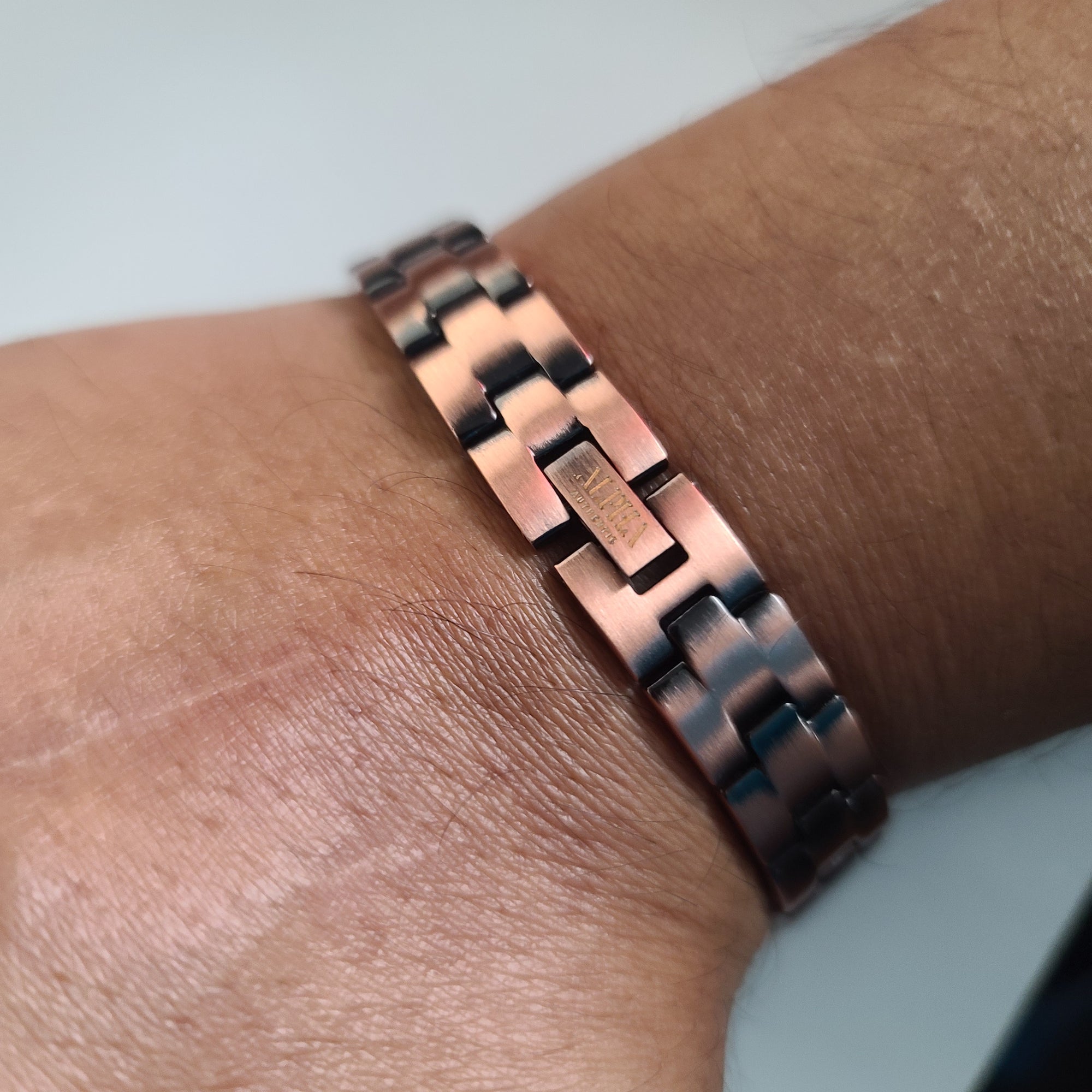 Feverfew - Celtic design Copper Magnetic bracelet for men relieve pain –  Magnetic Mobility