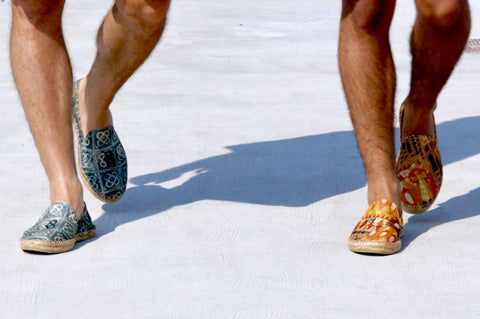 men-walking-espadrilles-barcelona