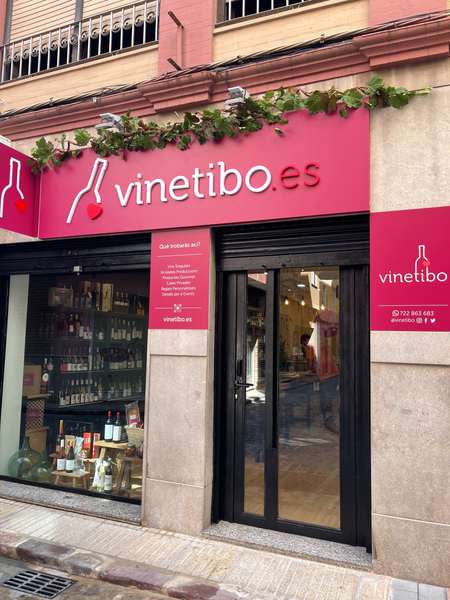 fachada-vinetibo ALZIRA vinoteca