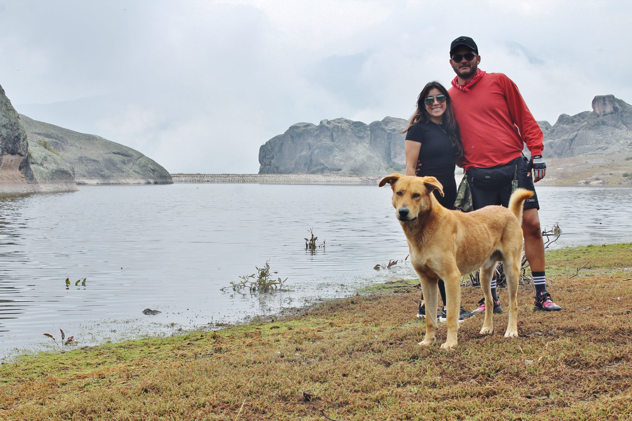 marcahuasi-lake-hike-couple-with-dog.webp__PID:8330c380-fa9e-4622-b465-fd041b35ec27