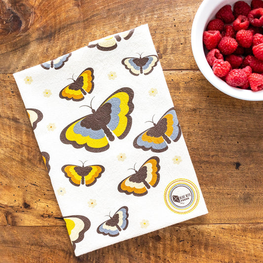 https://cdn.shopify.com/s/files/1/0071/4984/6591/products/butterfly-tea-towel-in-natural-flour-sack-183863.jpg?v=1678051302&width=533