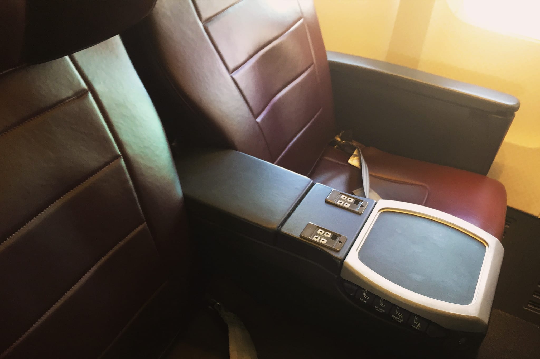 Qantas 737 Business Class Seats with audio video